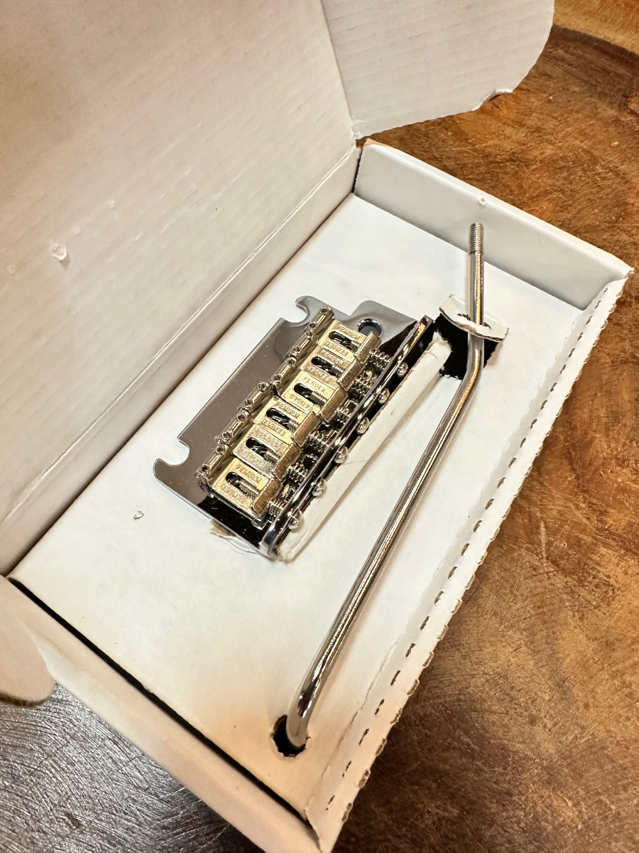 Ponte Fender American Professional Stratocaster Bridge Assembly 0992004000